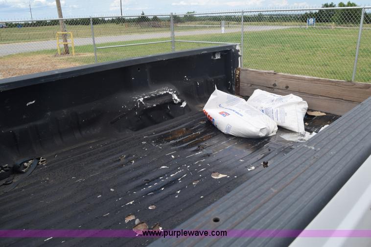 image for item J6584 2007 Ford F250 Super Duty XL SuperCab pickup truck