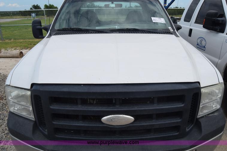 image for item J6584 2007 Ford F250 Super Duty XL SuperCab pickup truck