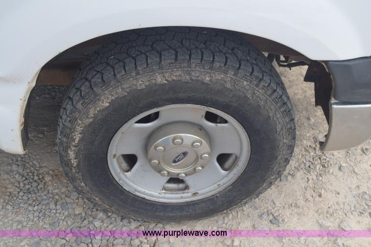 image for item J6584 2007 Ford F250 Super Duty XL SuperCab pickup truck