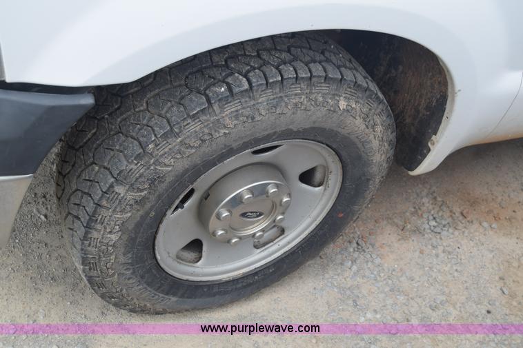 image for item J6584 2007 Ford F250 Super Duty XL SuperCab pickup truck