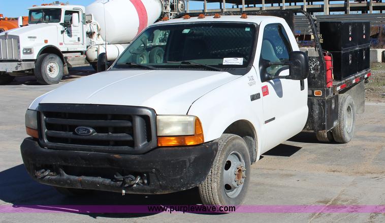 image for item J7735 2000 Ford F350 Super Duty utility truck