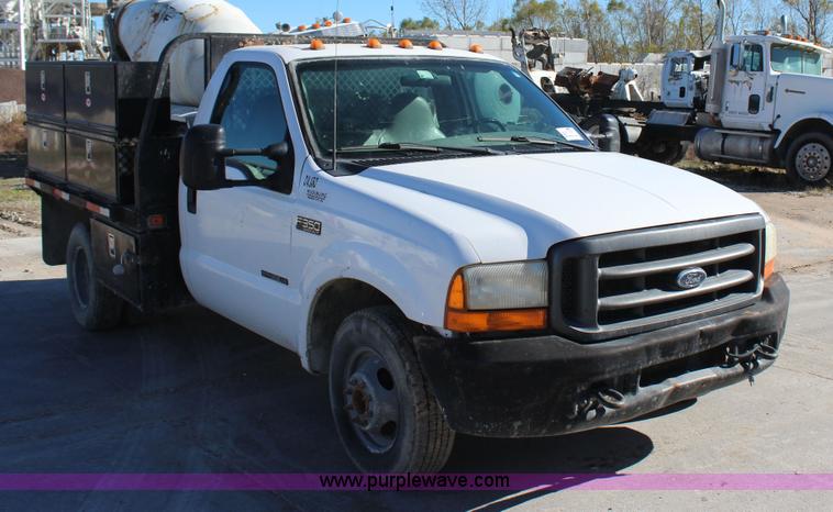 image for item J7735 2000 Ford F350 Super Duty utility truck