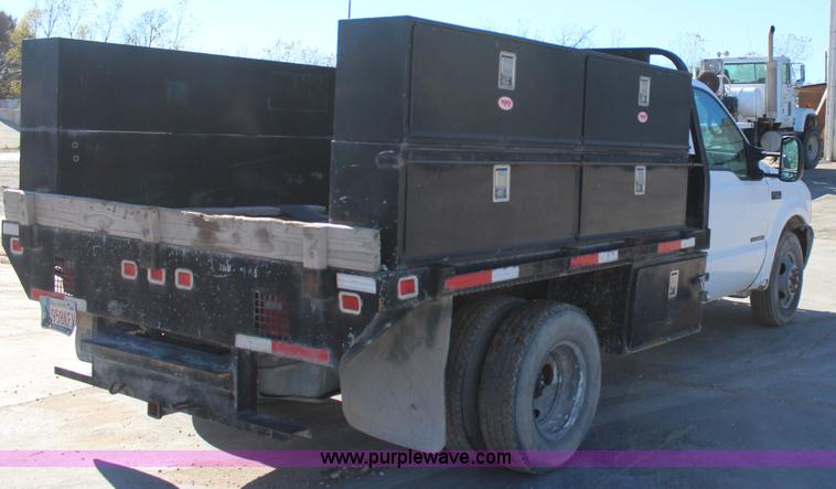 image for item J7735 2000 Ford F350 Super Duty utility truck