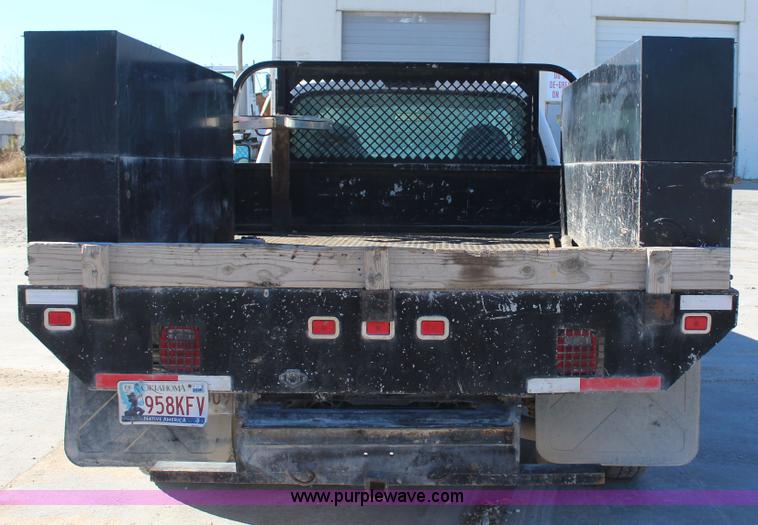 image for item J7735 2000 Ford F350 Super Duty utility truck