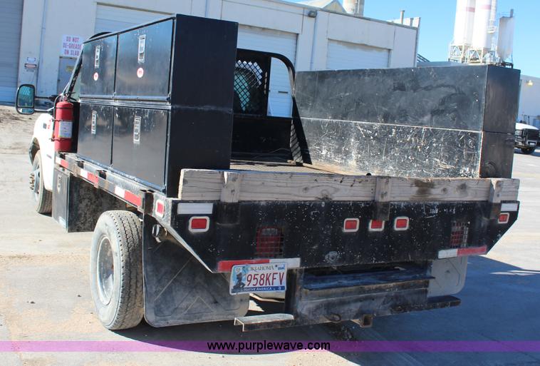 image for item J7735 2000 Ford F350 Super Duty utility truck