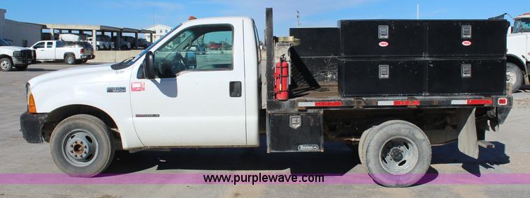 image for item J7735 2000 Ford F350 Super Duty utility truck