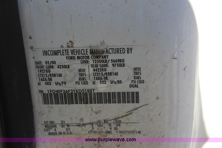 image for item J7735 2000 Ford F350 Super Duty utility truck