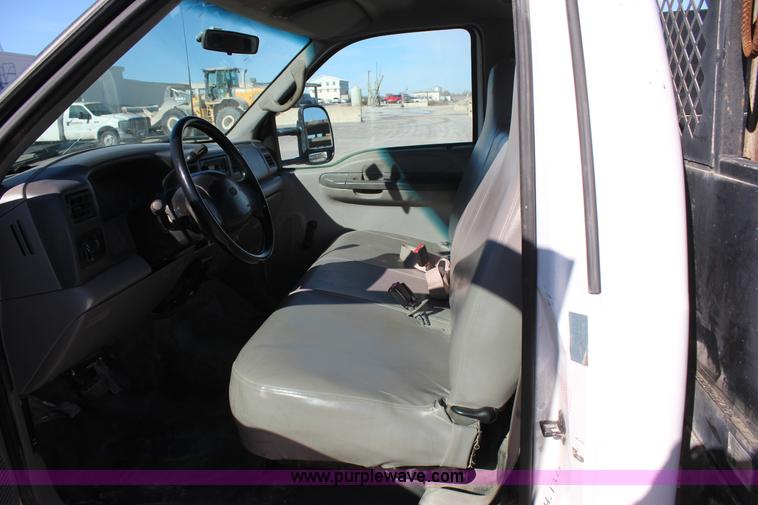 image for item J7735 2000 Ford F350 Super Duty utility truck