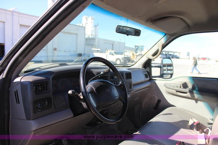 image for item J7735 2000 Ford F350 Super Duty utility truck