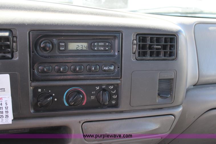 image for item J7735 2000 Ford F350 Super Duty utility truck