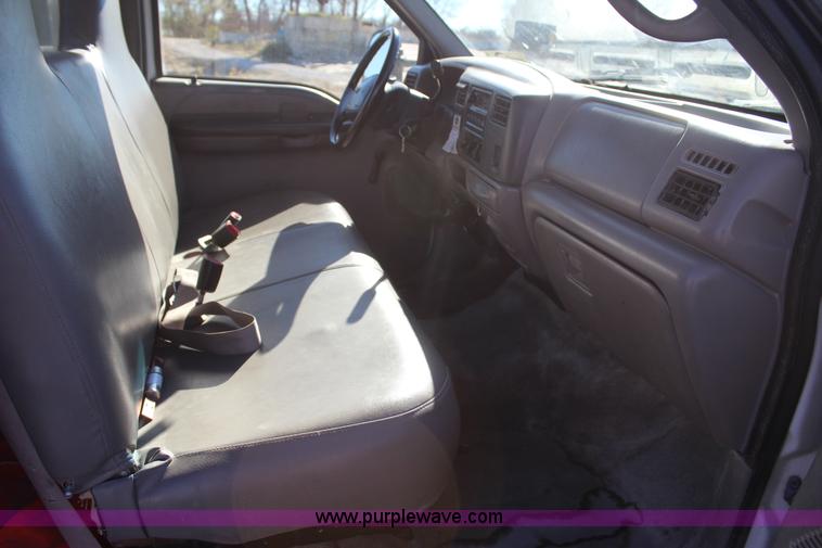 image for item J7735 2000 Ford F350 Super Duty utility truck