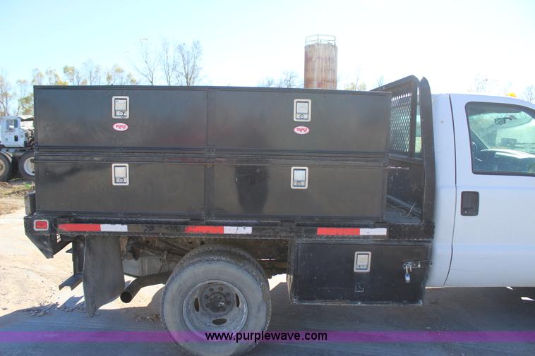 image for item J7735 2000 Ford F350 Super Duty utility truck