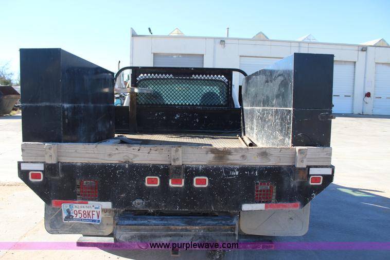 image for item J7735 2000 Ford F350 Super Duty utility truck