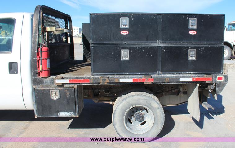 image for item J7735 2000 Ford F350 Super Duty utility truck