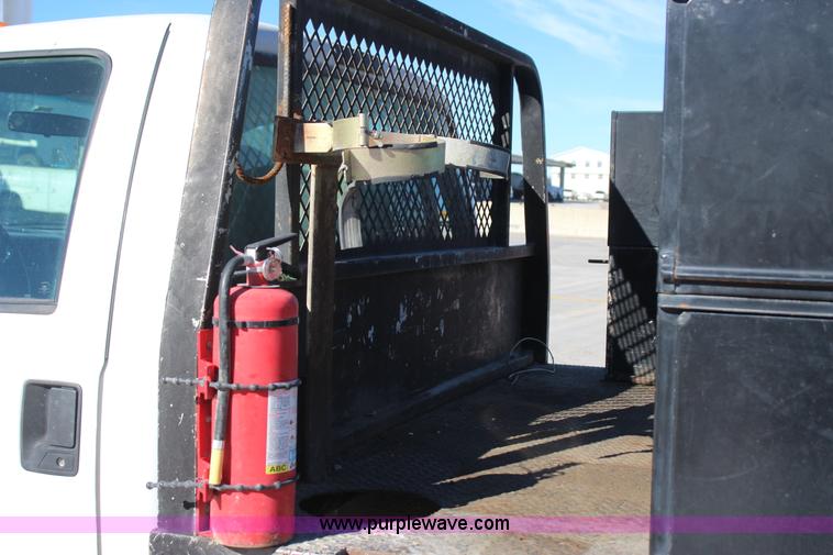 image for item J7735 2000 Ford F350 Super Duty utility truck