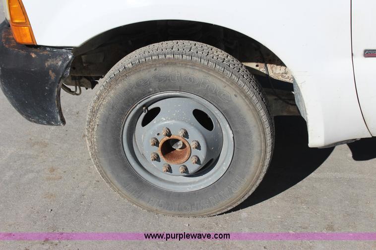 image for item J7735 2000 Ford F350 Super Duty utility truck