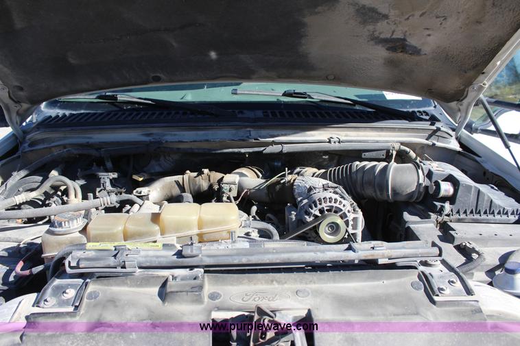 image for item J7735 2000 Ford F350 Super Duty utility truck