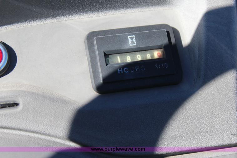 image for item J7741 2007 Kawasaki Mule 610 utility vehicle