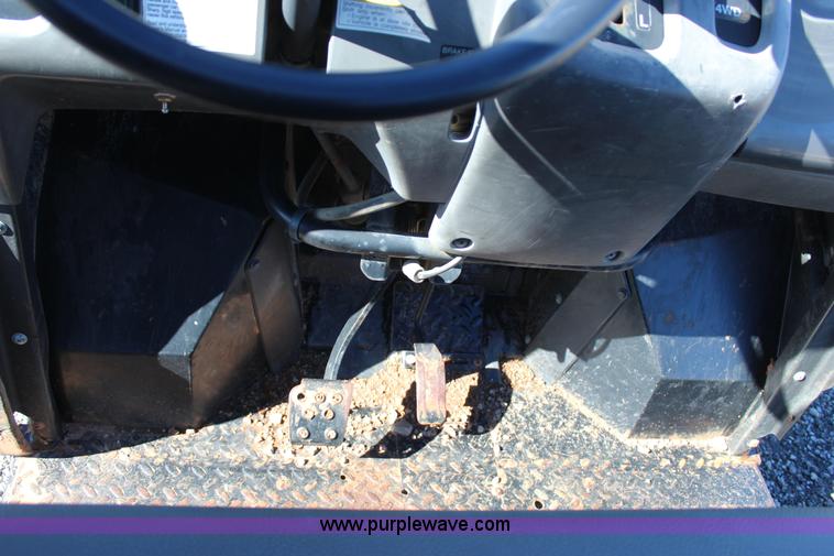 image for item J7741 2007 Kawasaki Mule 610 utility vehicle