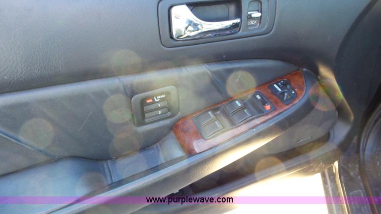 image for item J8460 2001 Acura RL