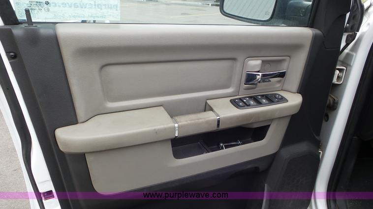 image for item J8466 2011 Dodge Ram 2500 Crew Cab pickup truck