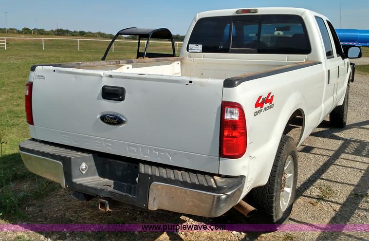 image for item K1218 2008 Ford F250 Super Duty XLT Crew Cab pickup truck