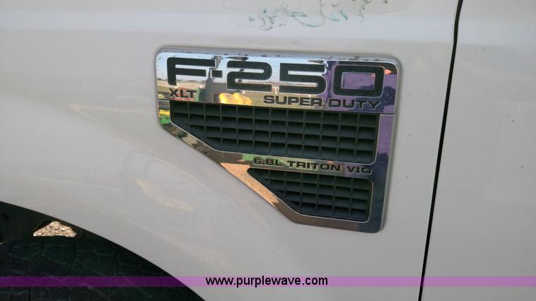 image for item K1218 2008 Ford F250 Super Duty XLT Crew Cab pickup truck