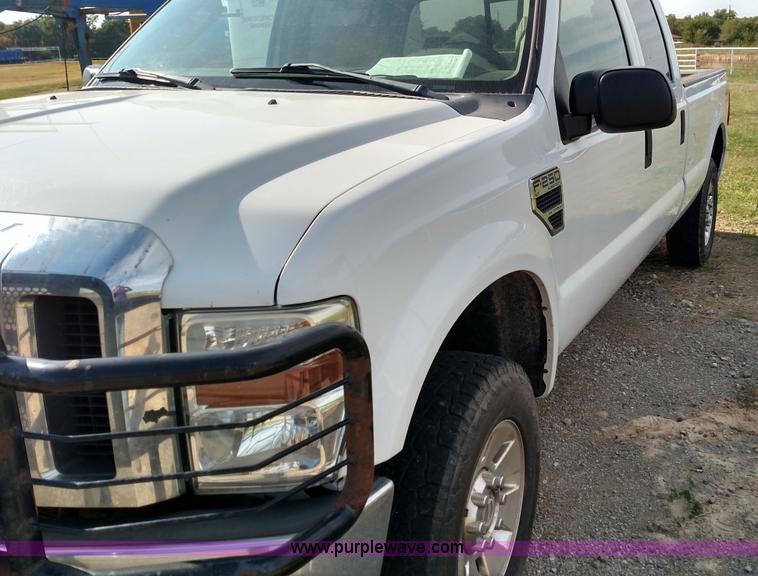 image for item K1218 2008 Ford F250 Super Duty XLT Crew Cab pickup truck