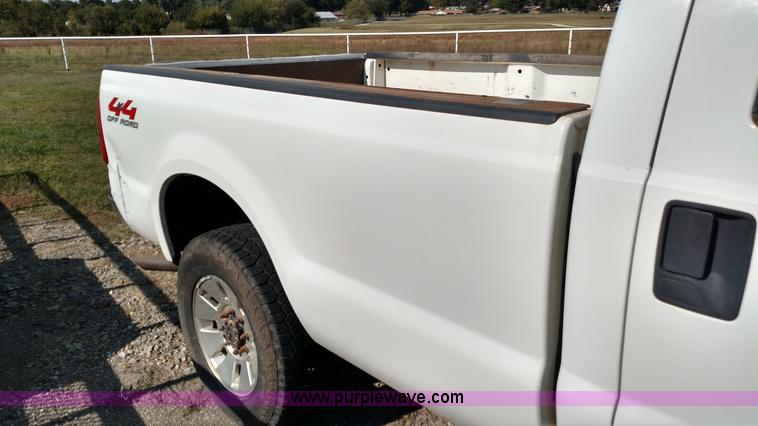 image for item K1218 2008 Ford F250 Super Duty XLT Crew Cab pickup truck