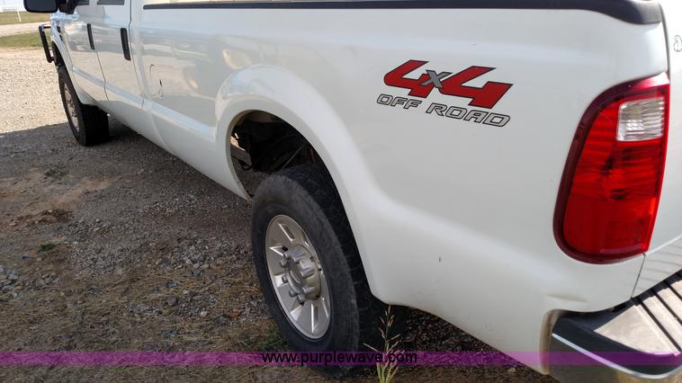 image for item K1218 2008 Ford F250 Super Duty XLT Crew Cab pickup truck