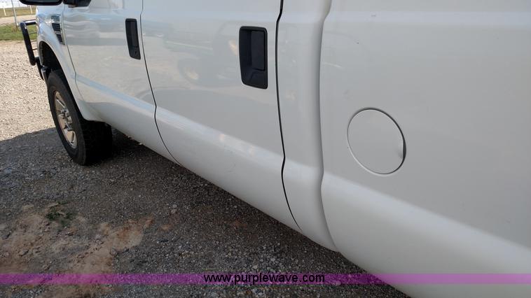 image for item K1218 2008 Ford F250 Super Duty XLT Crew Cab pickup truck