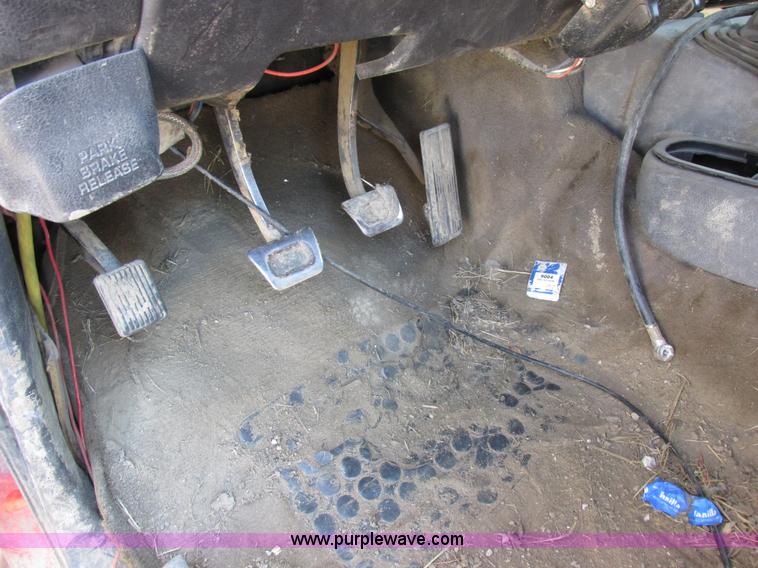 image for item K2231 2001 Dodge Ram 3500 Quad Cab flatbed pickup truck