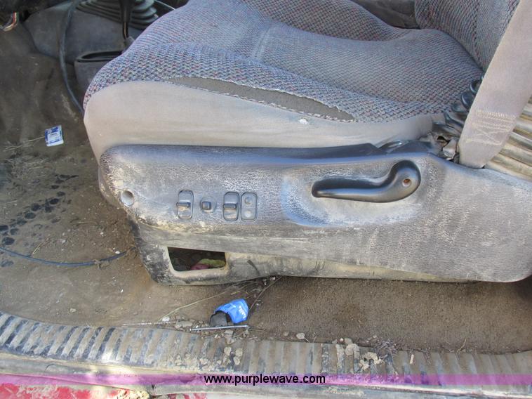 image for item K2231 2001 Dodge Ram 3500 Quad Cab flatbed pickup truck