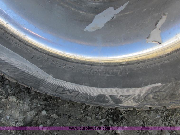 image for item K2231 2001 Dodge Ram 3500 Quad Cab flatbed pickup truck