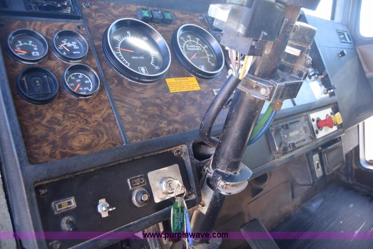 image for item K4915 1994 Kenworth T800 dump truck