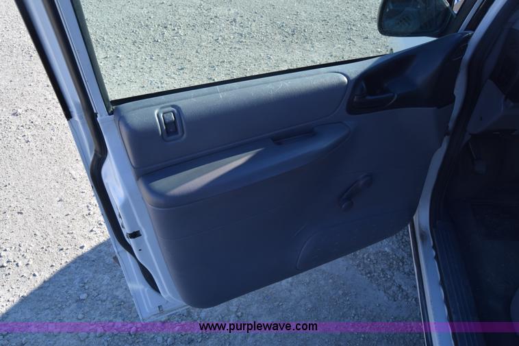 image for item K4966 1999 Dodge Caravan van