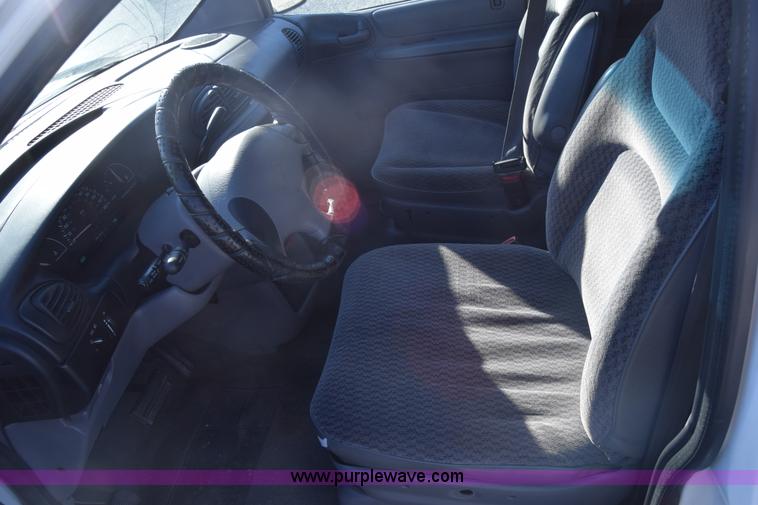 image for item K4966 1999 Dodge Caravan van