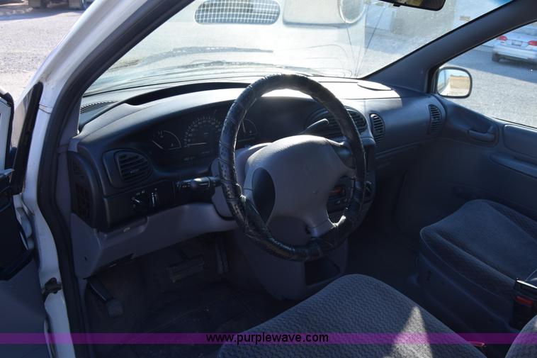 image for item K4966 1999 Dodge Caravan van