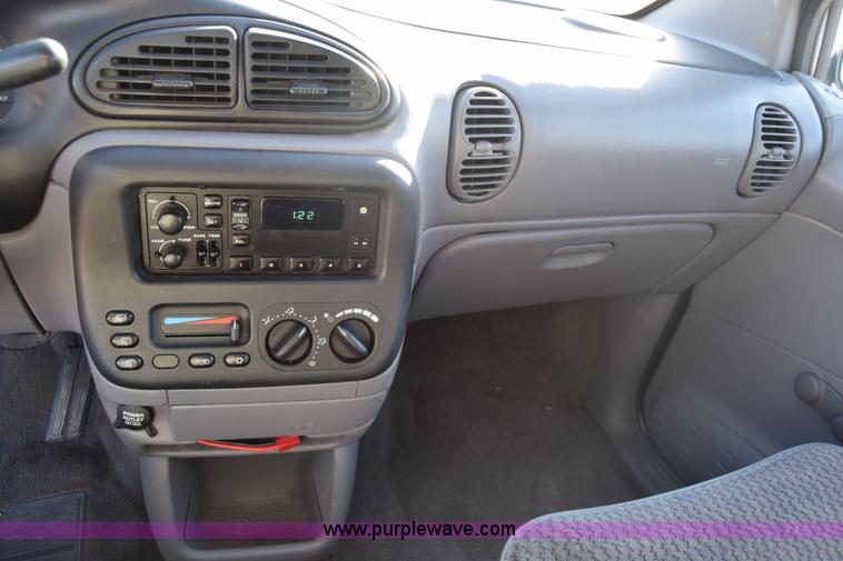 image for item K4966 1999 Dodge Caravan van