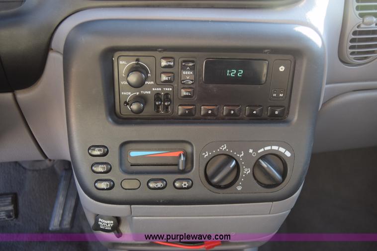 image for item K4966 1999 Dodge Caravan van