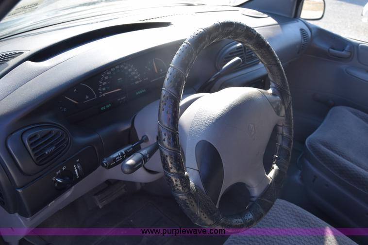 image for item K4966 1999 Dodge Caravan van