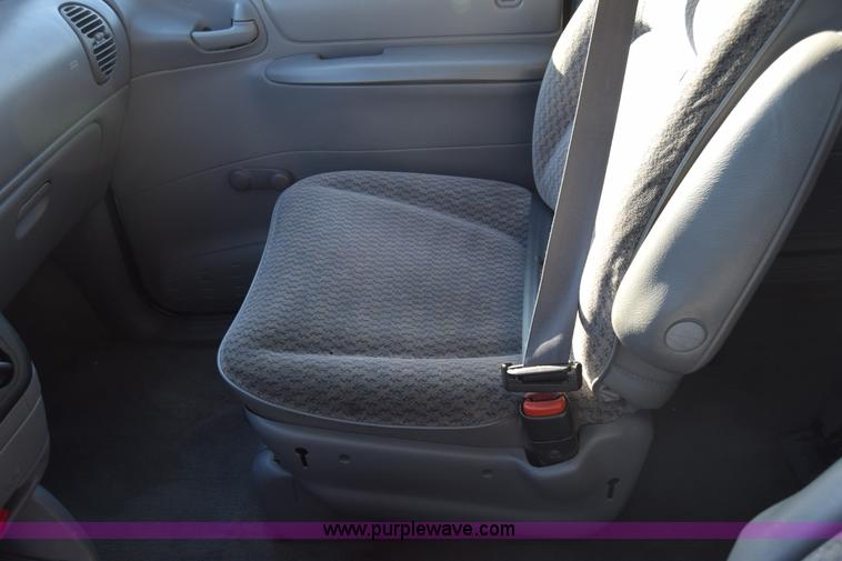 image for item K4966 1999 Dodge Caravan van