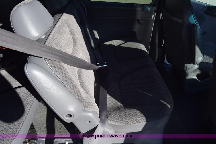 image for item K4966 1999 Dodge Caravan van