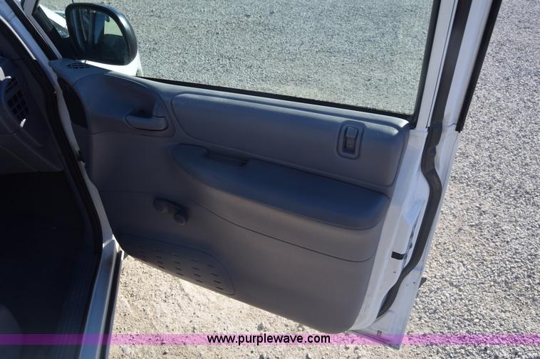 image for item K4966 1999 Dodge Caravan van