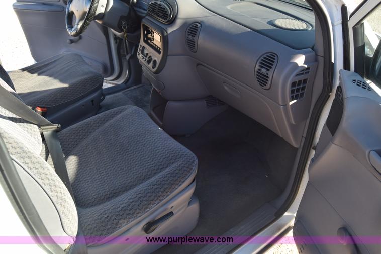 image for item K4966 1999 Dodge Caravan van