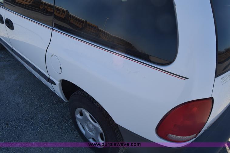 image for item K4966 1999 Dodge Caravan van