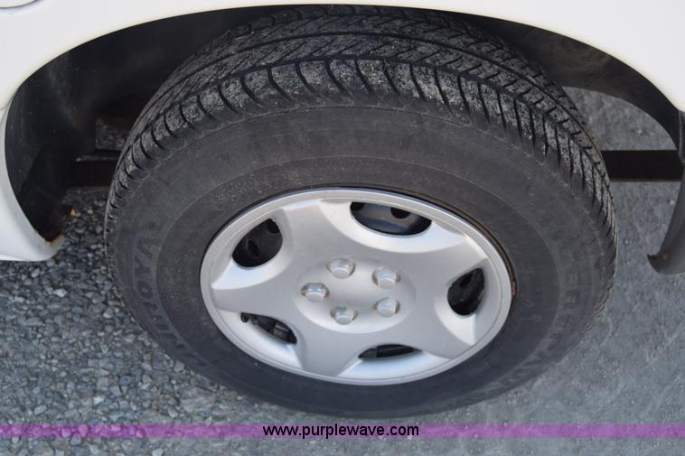 image for item K4966 1999 Dodge Caravan van