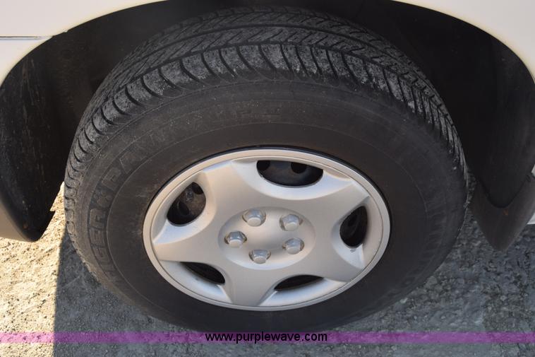 image for item K4966 1999 Dodge Caravan van