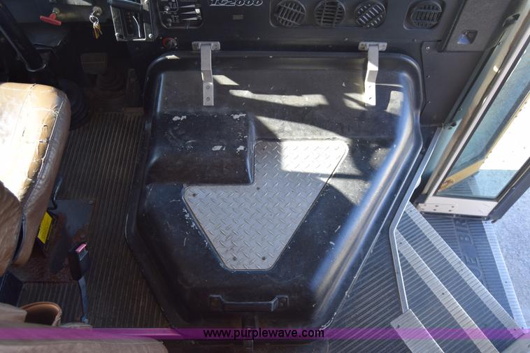 image for item K4972 1994 Blue Bird TC2000 school bus