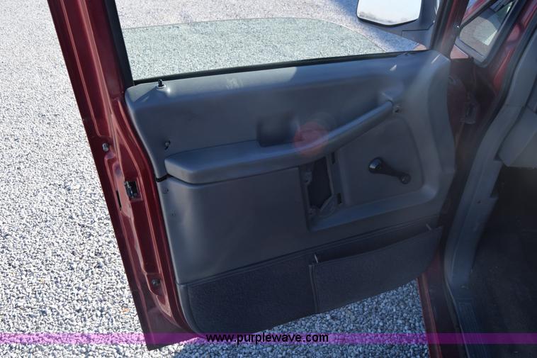 image for item K4973 1997 Ford Aerostar XLT van